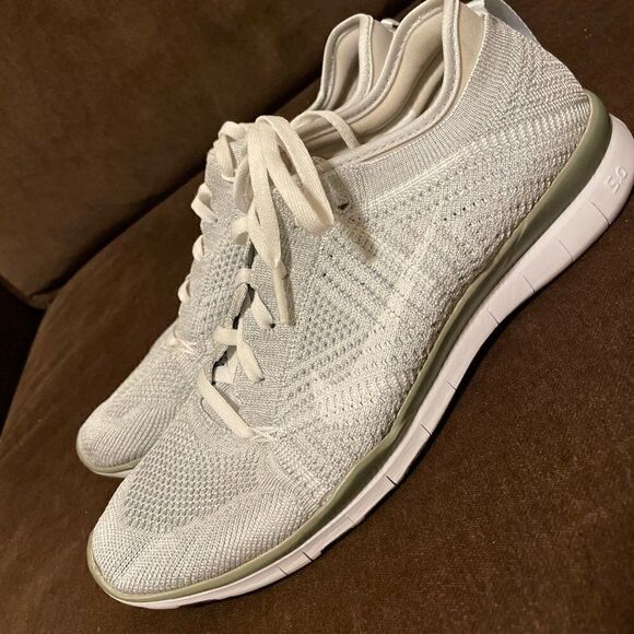 Excellent NIKE Flyknit TR Champagne Gold Silver White Womens 9 US 40.5 EUR - Picture 3 of 9